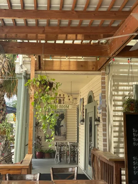 San Antonio | Guillermo’s Lunch + A Little Storytime