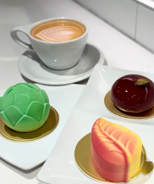 💠 Jonquils Cafe and Bakery: Newbury St's 3D Dessert Wonderland