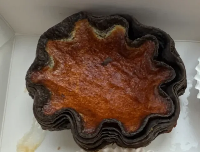 Found a Egg Tart Shop Super Similar to KFC! 😋