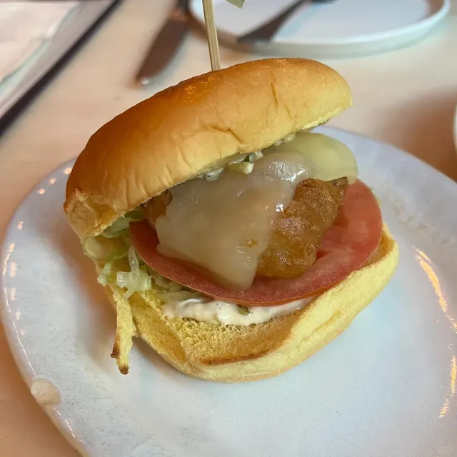 🌟 Pearl and Mary Oyster Bar – Everything’s Just a Few Bucks! 🦪🍸