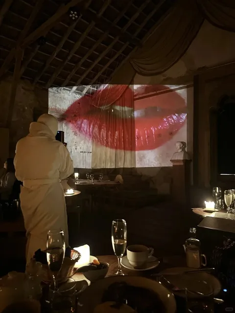 🇵🇹 | Lisbon's ONE & ONLY Performance Art Restaurant! 🎭🍽️✨