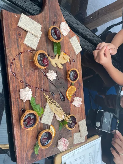 🇨🇦 Penticton’s Hidden Gems: Wineries & Bistro Bites ☀️