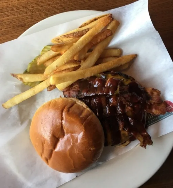 Old Chicago: The Joyful Pizza Spot for Family Gatherings