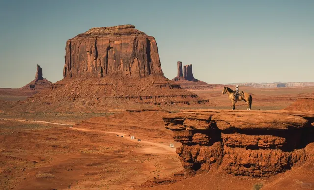 🇺🇸 Breathtaking! Monument Valley – The Light of the American West 🏜