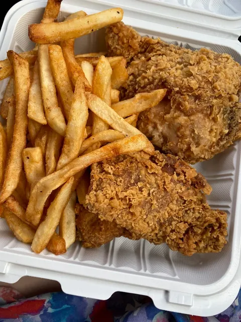 Quebec to USA Road Trip (5) | Amazing Fried Chicken in Fargo 🚗