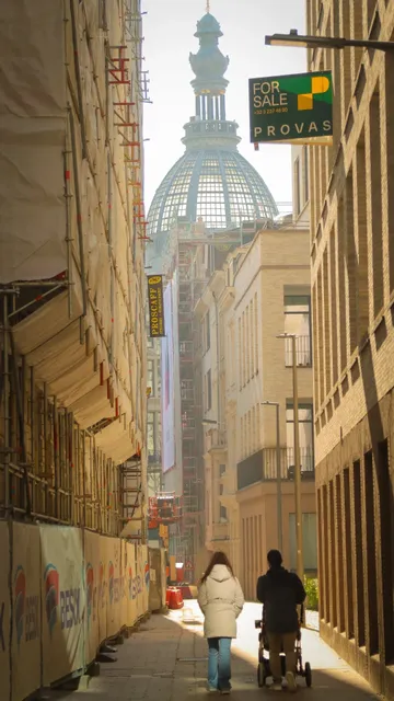 📸｜Antwerp Street Photography: Where Time Portals Open