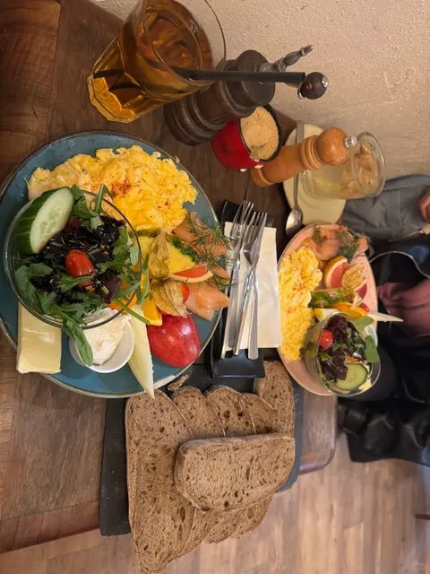 🇩🇪 Berlin Brunch Spot 🍽️