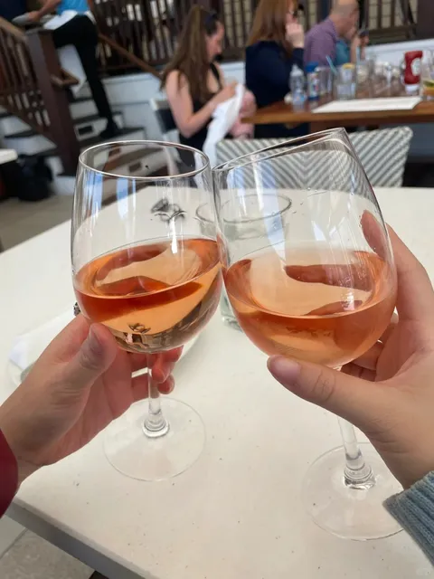 Half-Day in Newport: Popular Restaurant & Cliff Walk