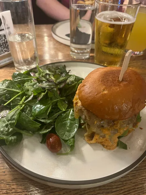 The burgers at this place are absolutely fantastic! 🍔✨