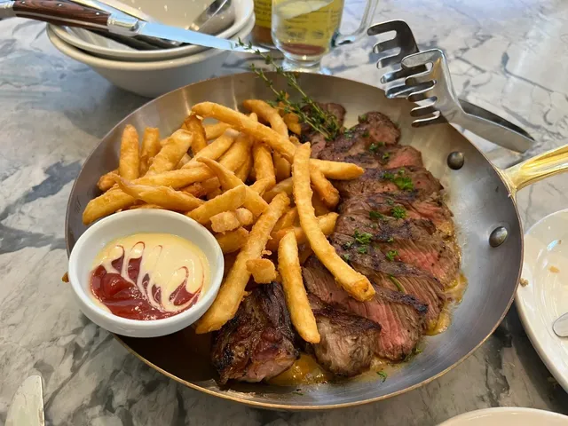 🇨🇦 Vancouver’s French-Vietnamese Gem | Linh Café 🥖🍜  