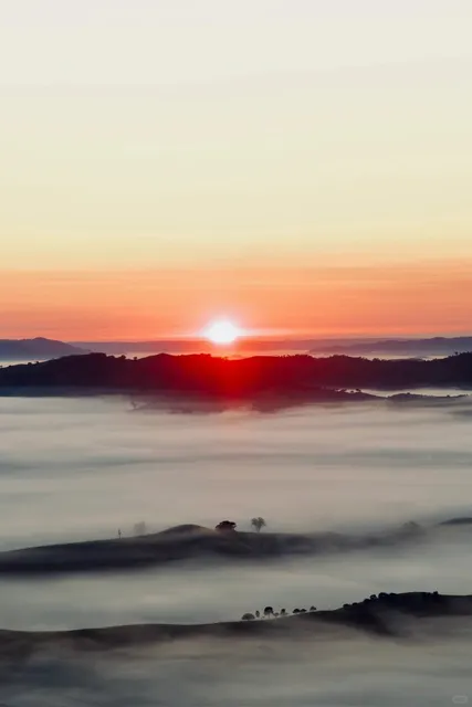 🇦🇺 Melbourne’s Sunrise Sea of Clouds – Who Will You Bring?