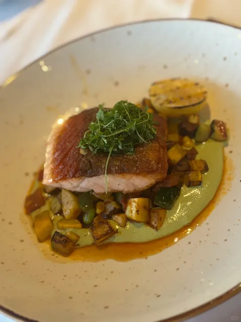 🌴 Las Brisas – All About the Vibe & Views