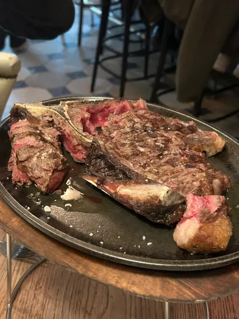A Steakhouse 🥩 Where Connoisseurs Nod in Approval