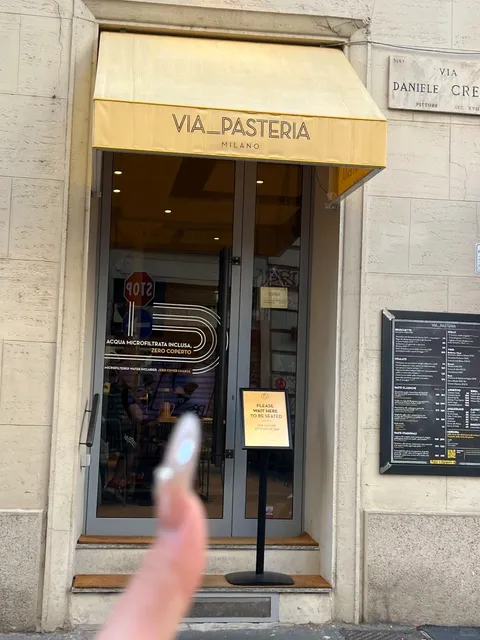 🇮🇹 Found My Life-Changing Pizza & Pasta in Milan!