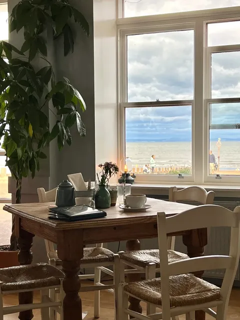 Exploring Edinburgh | The Beach House Seaside Restaurant