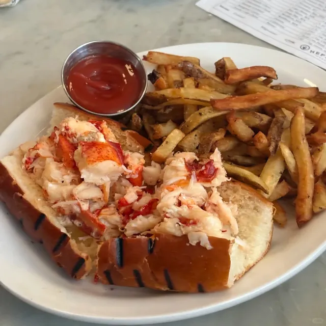 Boston Must-Eat | Legendary Lobster Roll 🦞  