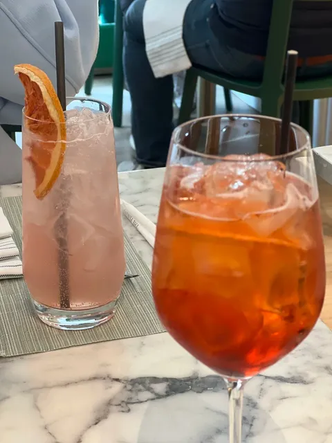 Finally Got to Try Beautiful Little Cakes in Chicago! 🍰