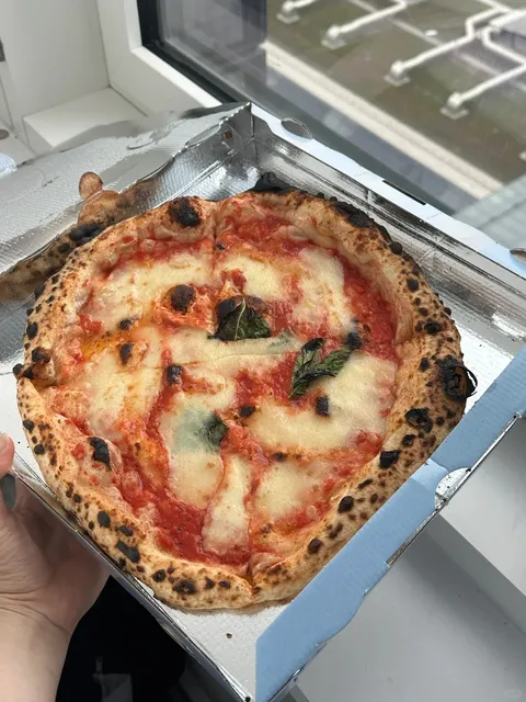 New York Pizza So Good It Sizzles, Even as Takeout 🍕🌟