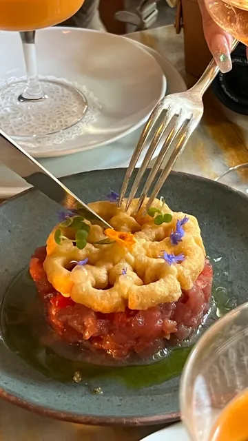 Carboni's: The Parisian Italian Restaurant with Aesthetic Appeal 