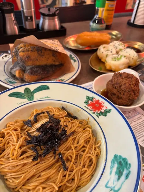  A Shanghai-Style Breakfast Spot Open Until 8:30 PM! 🥢