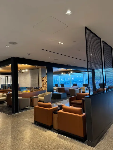 A Relaxing Oasis: United Club at Denver Airport! ✨🛫