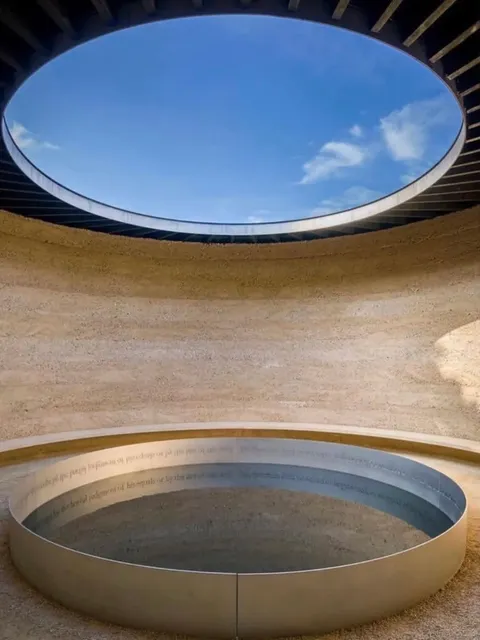 🇬🇧 Just 1 Hour from London: A Hidden Sanctuary on the Water 📖💧  