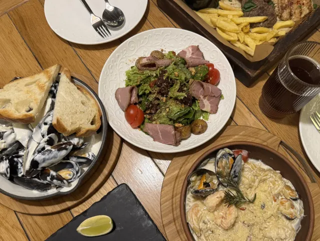 Sochi｜Greek Restaurant Santorini Review (Honest Take: Meh) 🏛️