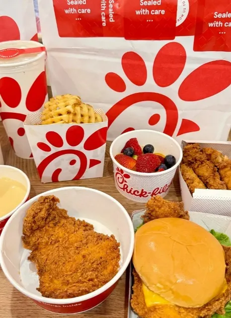 🍗 Chick-fil-A | A Southern Fast-Food Favorite with Polished Service