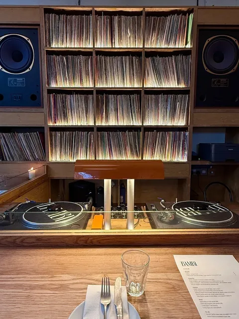 ​​🇬🇧 East London's Vinyl Heaven: Bambi Bistro is Pure Magic!!!​​