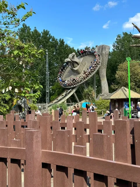 🇬🇧 Best Day Trip from London: Chessington World of Adventures! 🎢