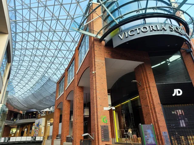 🇬🇧 First Impressions of Belfast