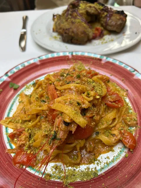 🇮🇹Who on earth thought of adding pistachios to pasta?  