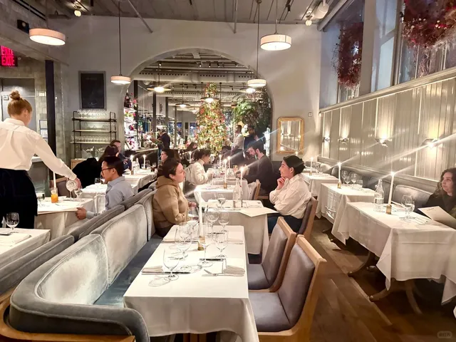 Romantic Paris in SOHO? It’s Actually a Restaurant 🇫🇷 New York