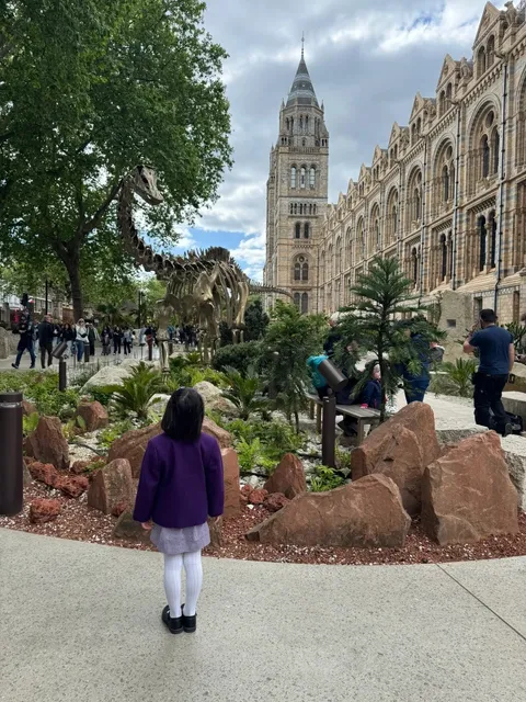 🦖 Straight to the Natural History Museum After School