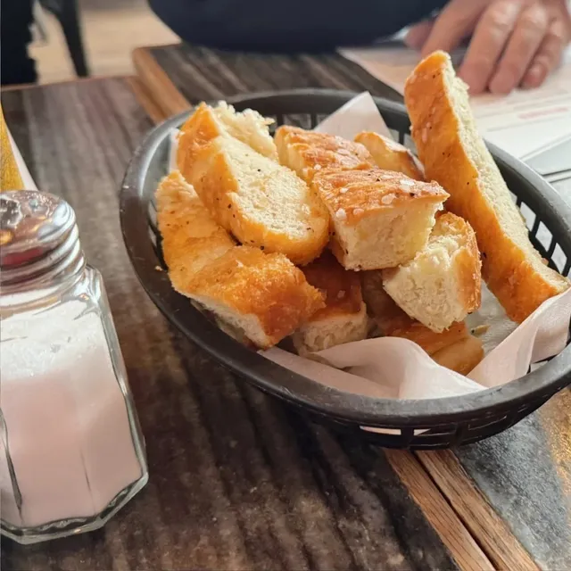 Victoria's Lively Italian Restaurant with Amazing Live Music! 🎶🇮🇹