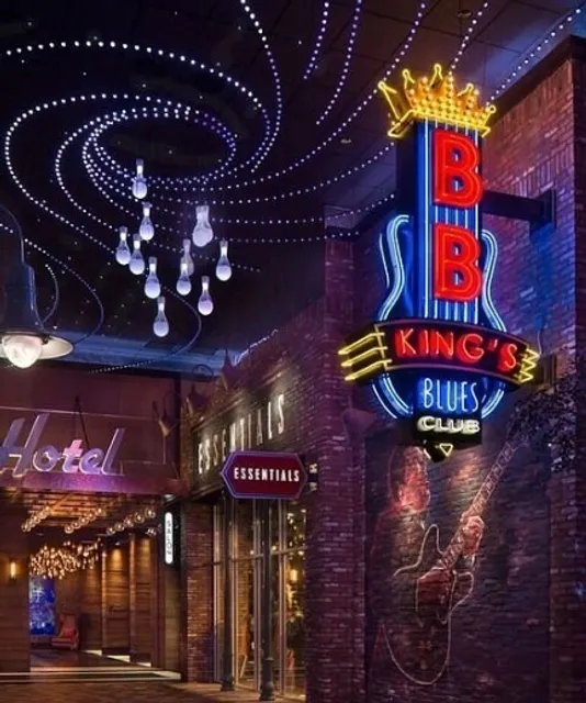 Great Food, Music, and Vibes All in One