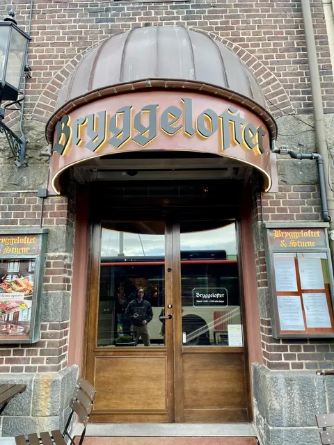 Work from Norway🐳 Locals take me to eat whale meat