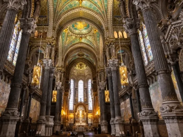 🇫🇷 Lyon, France | Exploring the Old Town & Basilique Notre-Dame 