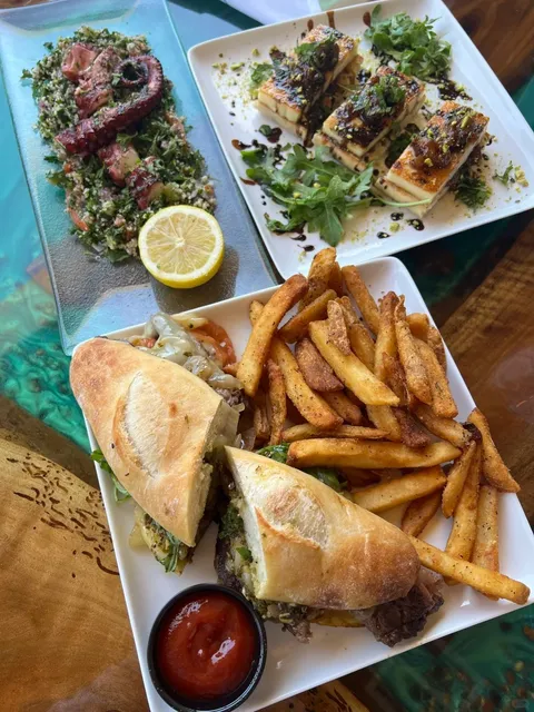 🇺🇸 A Must-Try Greek Restaurant on Your Sequoia Trip! 🇬🇷✨