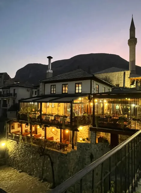  A Stunning Bosnian Restaurant So Good You’ll Lick the Plate Clean! 🤤