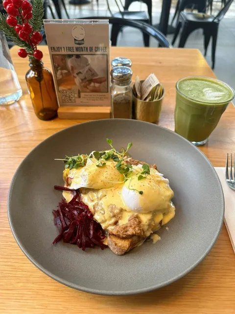 Hole in the Wall: A Brunch and Dinner Delight in NYC