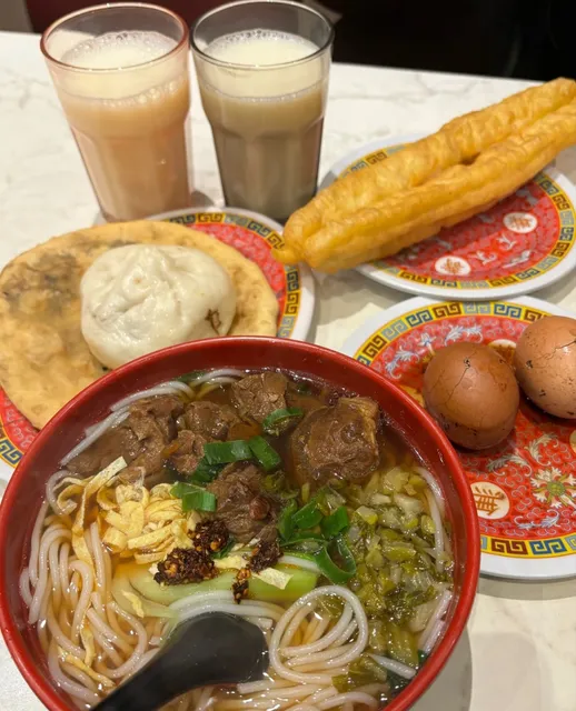 How does Paris manage to be both cheap and delicious?!