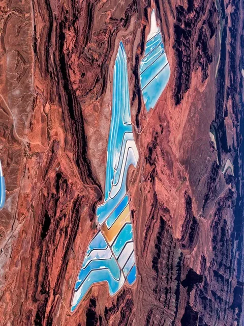 Utah, USA 🇺🇸 | Blue-White Salt Ponds Dot the Desert