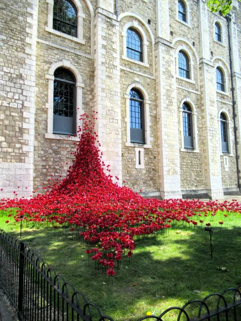 Step Into History: A Day at the Tower of London 🏰
