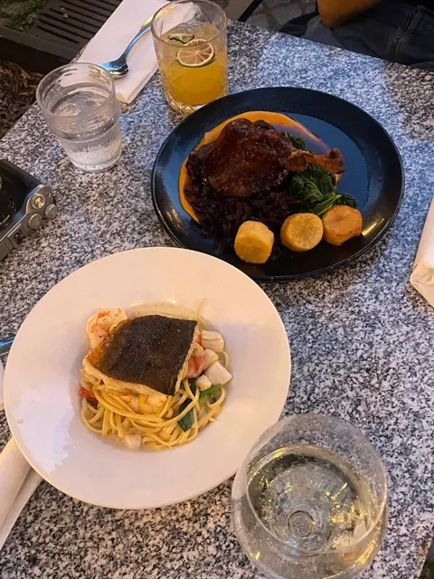 ​​Ottawa Dining Review | Social Restaurant - Style Over Substance?​​