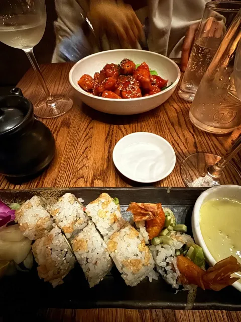 😬 So Loud, So Cold… But the Food Was AMAZING! 🍽️❄️