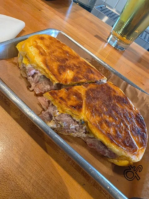 A Great Place for a Quick Lunch in Miami! 🥪✨