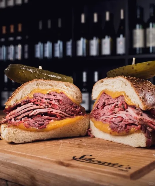 Must-Try Burger Joint at the Eiffel Tower 🍔