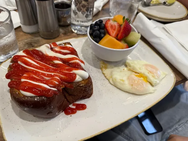 Miami's Food Scene at Its Finest! 🍽️🌟