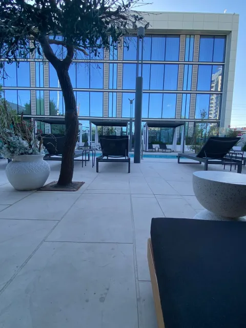 An Amazing Stay in the Arts District! 🎨🏨